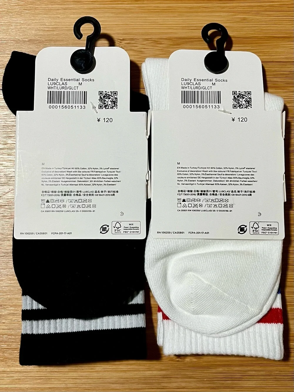 2 Pairs Of Lululemon Daily Essential Adult Crew Socks MEDIUM Black White Stripe